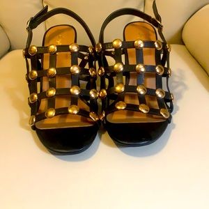 Black and gold size 7